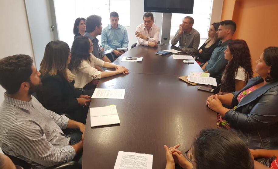 Famílias da Comunidade Dona Cida se mobilizam contra reintegração de posse da área Após o ato, a Dra Olenka participou de uma reunião na COHAB - Companhia de Habitação Popular de Curitiba, onde foi entregue uma carta de Reivindicação da Comunidade Dona Cida.