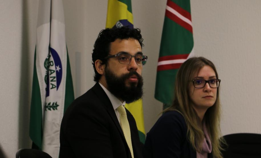 Dr. Fernando Redede Rodrigues (DPPR), ao lado da dra. Carolina Balbinot (DPU).