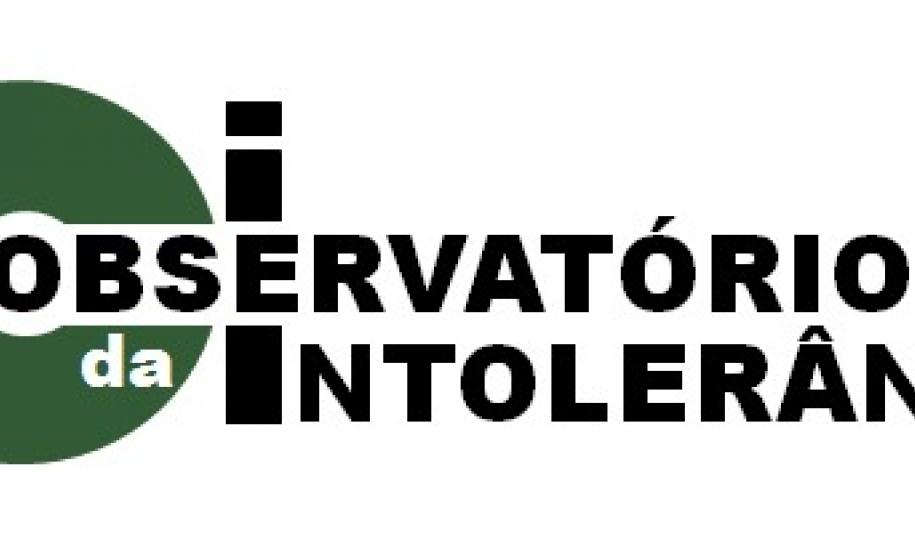 A imagem consiste das palavras "Observatório" "da" e "intolerância". A primeira está em preto e  acima das outras duas, a segunda está em branco - dentro de um circulo verde  que engloba as letras o, b e s da palavra observatório também e, por fim, a ultima palavra se encontra em preto e a leta I esta destacada em tamanho maior.
