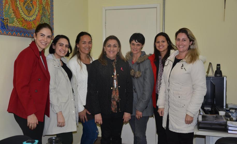 Observa-se setes pessoas, as quais contribuíram com a palestra na Penitenciária Feminina de Piraquara-PR