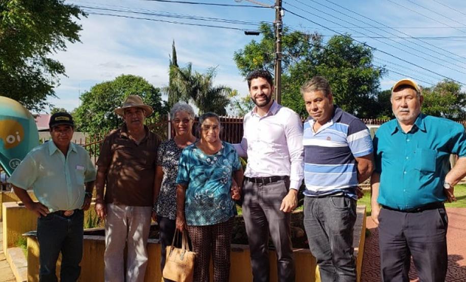 Senhora Maria Rosa, os vizinhos e o Dr. Vitor Eduardo Tavares de Oliveira