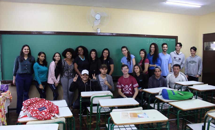 EDEPAR e NUCIDH realizam lançamento de cartilha sobre a Consciência Negra em colégio estadual