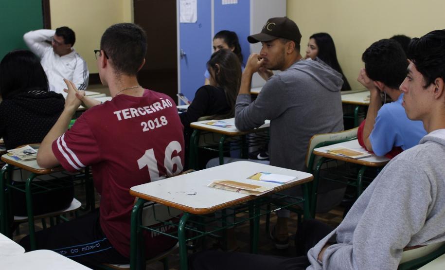 EDEPAR e NUCIDH realizam lançamento de cartilha sobre a Consciência Negra em colégio estadual