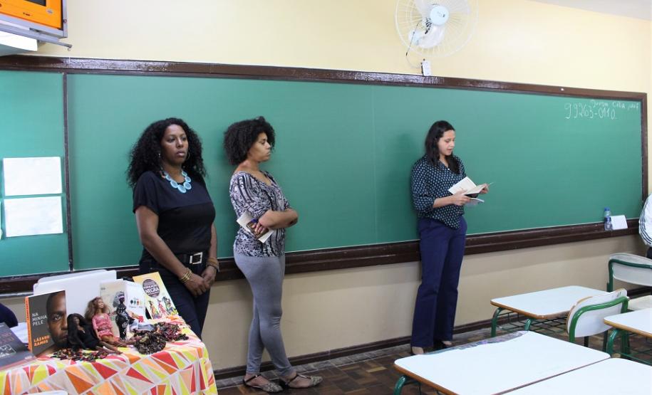 EDEPAR e NUCIDH realizam lançamento de cartilha sobre a Consciência Negra em colégio estadual