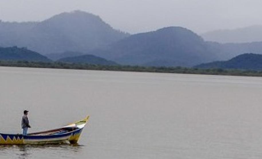 Barcos na região de Guaraqueçaba.