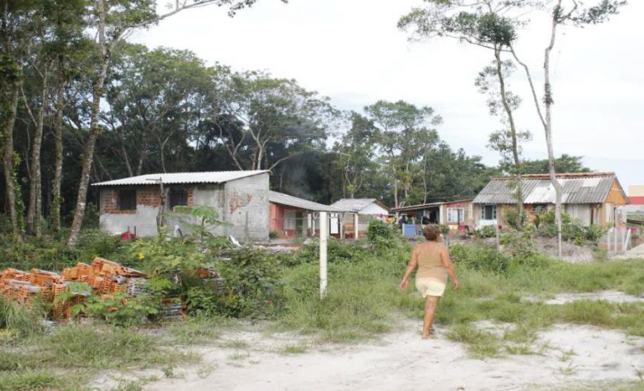 Cinco famílias que residem no Balneário procuraram a Defensoria Pública em Matinhos.
