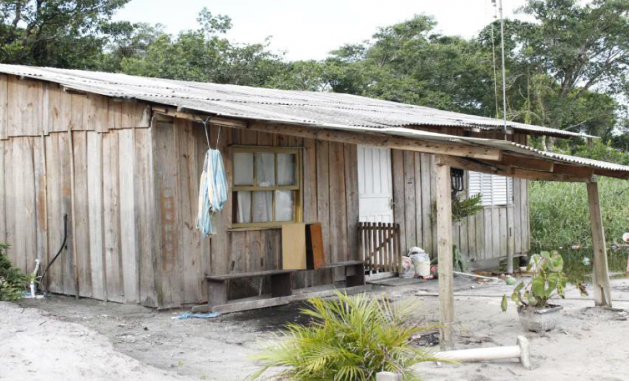 A questão do direito à moradia dessas famílias continuará sendo defendido pela Defensoria Pública em Matinhos.