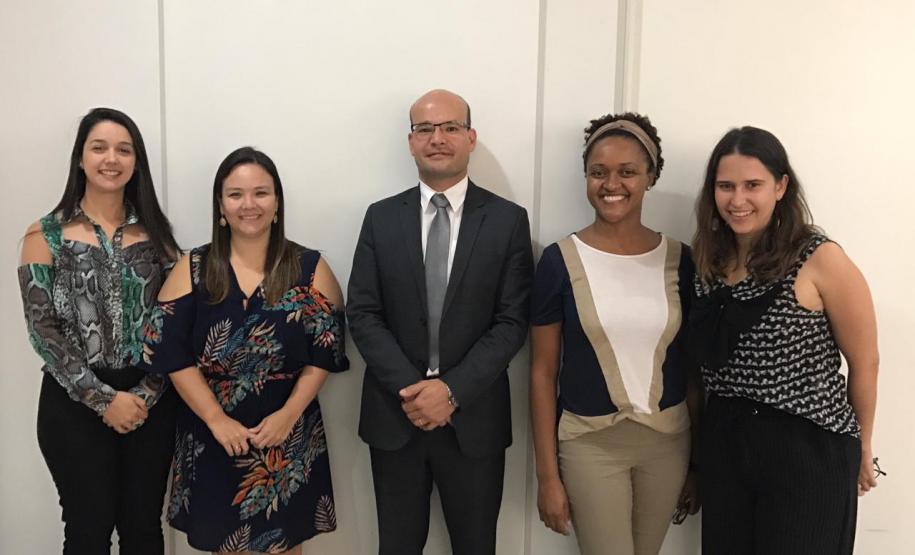Na imagem vemos o DPG com as defensoras do interior.