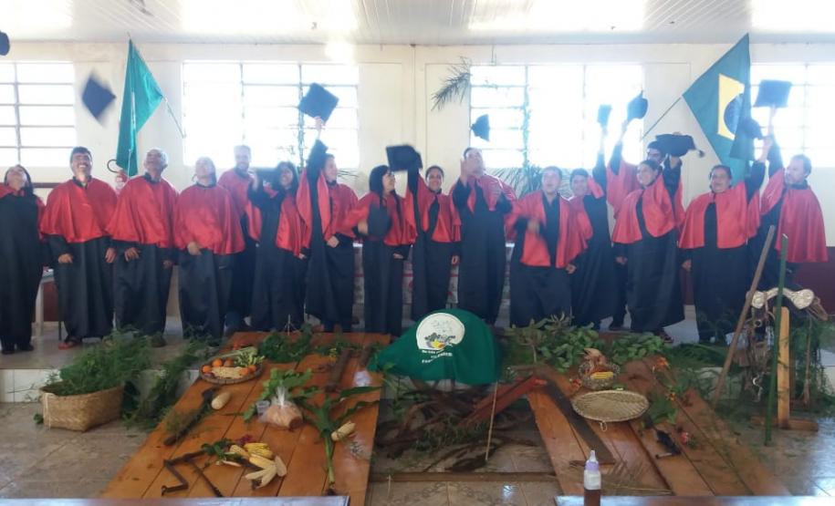Formandos da 1ª turma de Operadores Em Direitos Étnicos E Coletivos Faxinalenses.