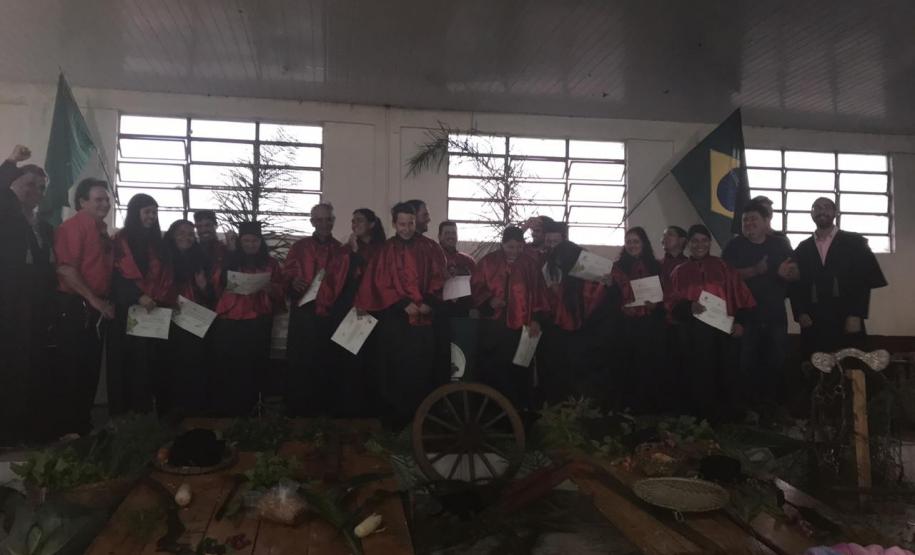 Formandos da 1ª turma de Operadores Em Direitos Étnicos E Coletivos Faxinalenses.