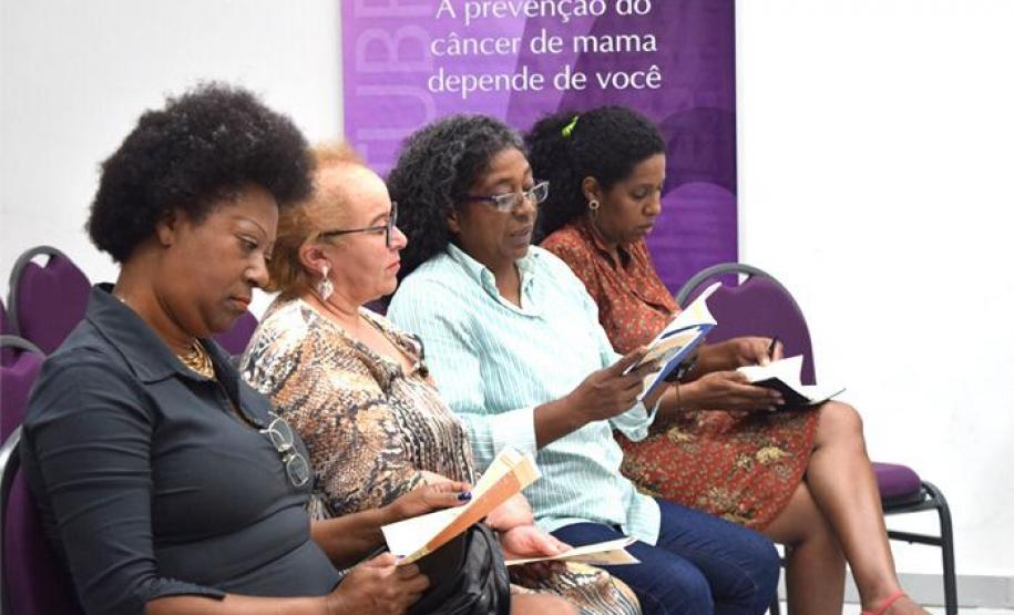 Legenda acessível: quatro mulheres, as quais participantes da roda de conversas.
Foto: Assessoria de Imprensa da Adepar
