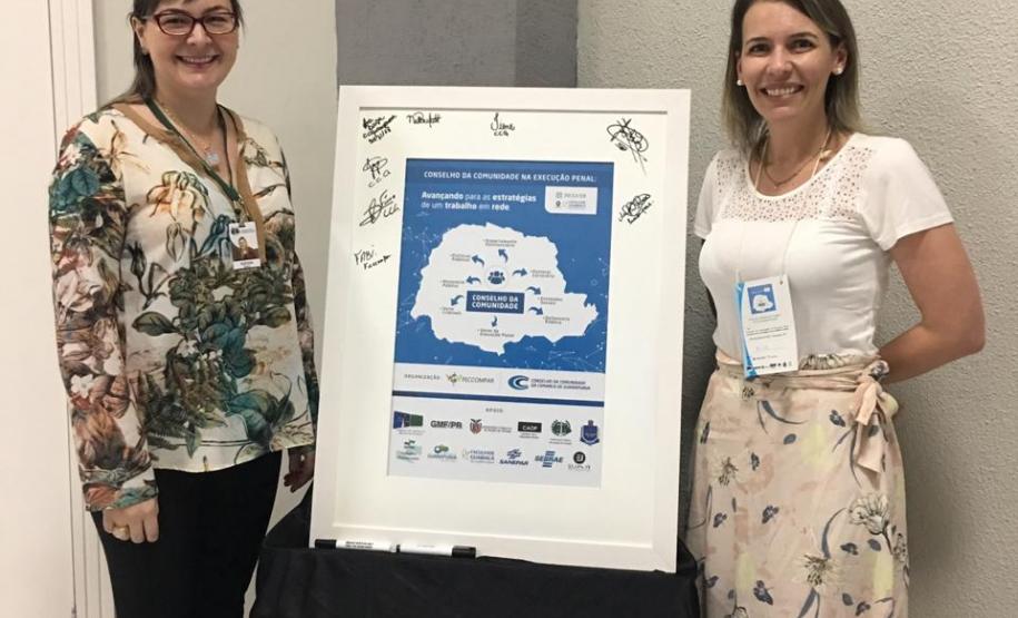 Assistentes sociais da DPPR em Guarapuava participantes do evento, Adriele Andréia Inácio e Nilva Maria Rufatto Sell.