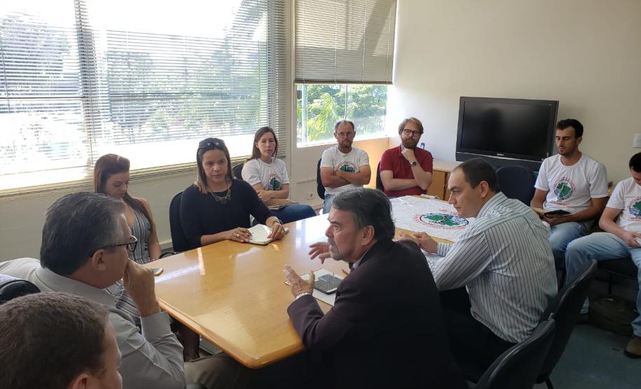 Reunião entre NUFURB, MP, IAP e representantes dos atingidos.