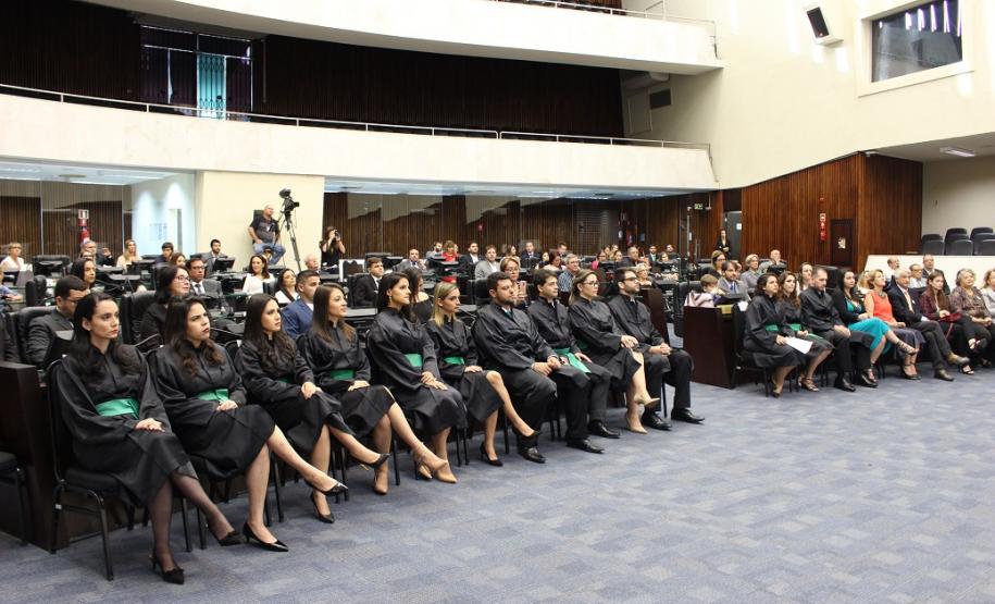 Novos defensores públicos estaduais tomam posse no Paraná