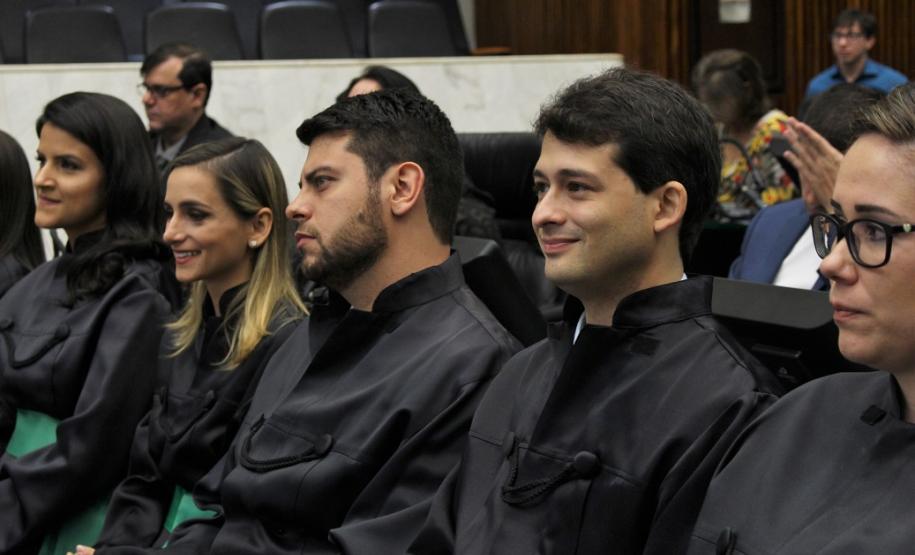 Novos defensores públicos estaduais tomam posse no Paraná