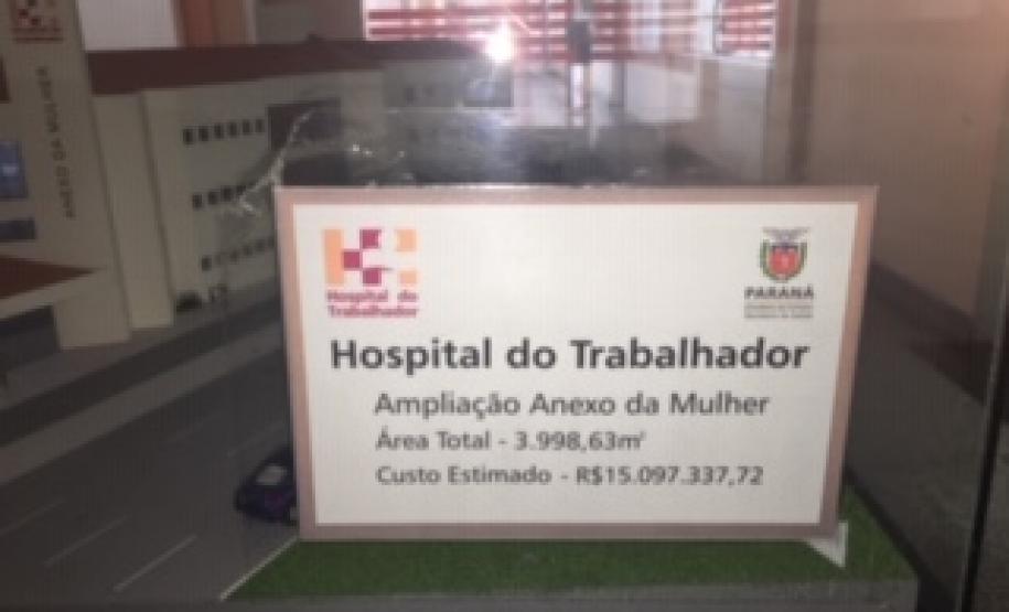 A imagem consiste da etiqueta de identificação da maquete.