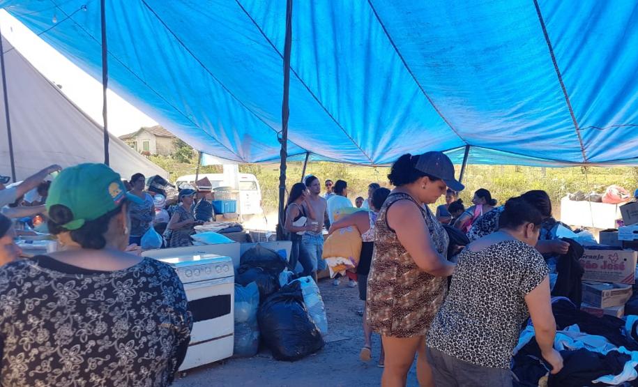 Tenda das pessoas que tiveram suas casas atingidas.