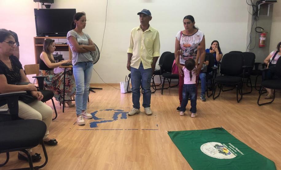 Faxinalenses discursando no encontro.