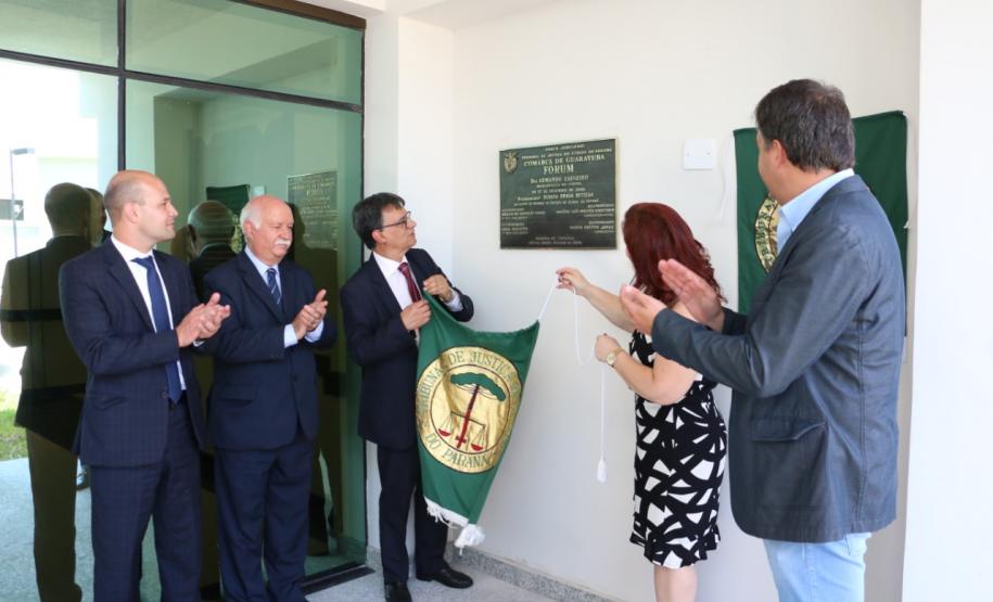 Placas do Fórum sendo apresentadas.