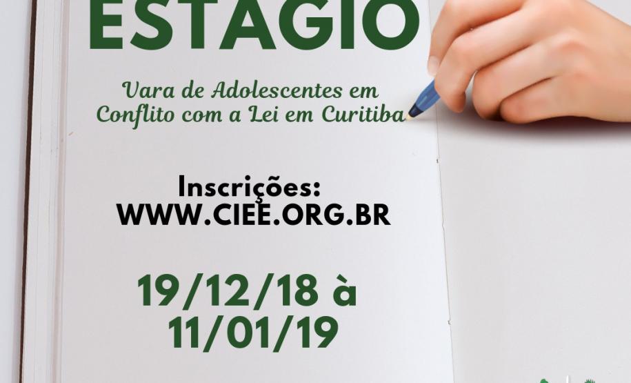 Na imagem vemos uma mão segurando uma canete muito próxima a uma folha de papel, como se estivesse prestes a escrever algo. No canto inferior direito vemos a logo da DPPR, na parte superior e meio da imagem temos informações sobre a vaga.