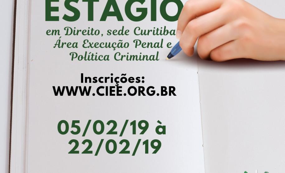 DPPR abre vagas de estágio para Direito em Curitiba Na imagem vemos uma mão segurando uma caneta muito próxima a uma folha de papel, como se estivesse prestes a escrever algo. No canto superior lê: ESTÁGIO em Direito, sede Curitiba Área Execução Penal e Política Criminal. Abaixo temos a seguinte descrição:"Inscrições: ww.ciee.org.br" , "05/02/19 à 22/02/19", "Requisitos: estudante de Direito a partir do quinto semestre". No canto inferior direito vemos a logo da DPPR.