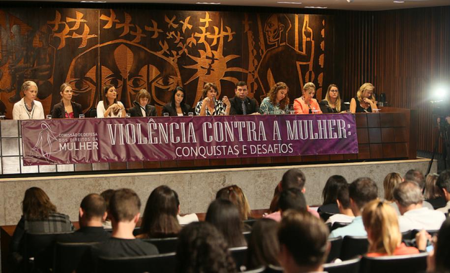 NUDEM participa de audiência pública “Violência contra a Mulher: conquistas e desafios” NUDEM participa de audiência pública “Violência contra a Mulher: conquistas e desafios”