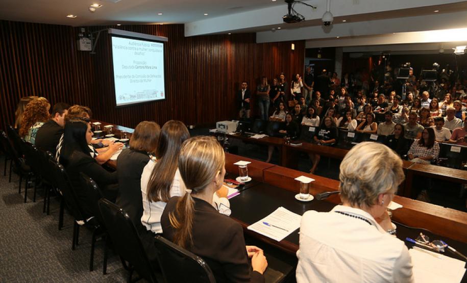 NUDEM participa de audiência pública “Violência contra a Mulher: conquistas e desafios” NUDEM participa de audiência pública “Violência contra a Mulher: conquistas e desafios”