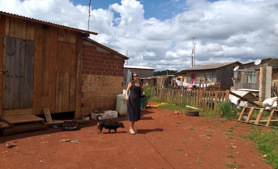 Na imagem vemos integrante da DPPR no terreno invadido.