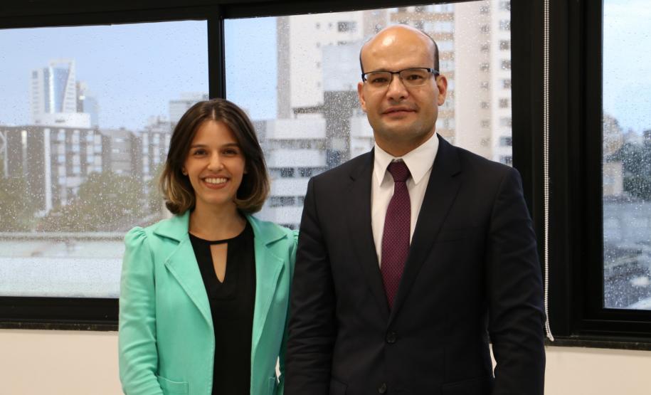 Nova defensora toma posse Doutora Renata Groetaers e doutor Eduardo Abraão