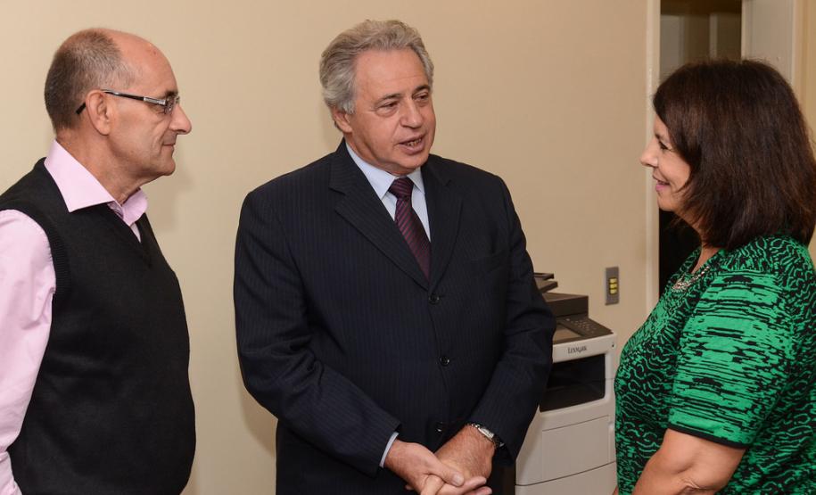 O secretário municipal de Assistência Social, professor Imar Augusto, o prefeito Luiz Carlos Setim e a defensora pública-geral, Josiane Lupion.