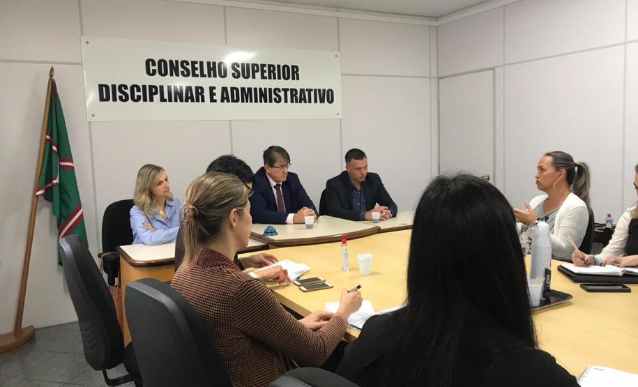 NUDEM e NUCIDH fazem solicitação de local de prisão próprio para pessoas transgêneros Mesa de reunião do Grupo de Trabalho