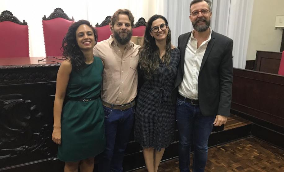 Defensores públicos e professores presentes no evento.