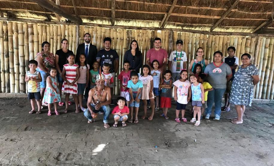 NUCIDH e Santa Amélia firmam TAC em benefício de terra indígena Equipe do NUCIDH com habitantes da comunidade índigena.