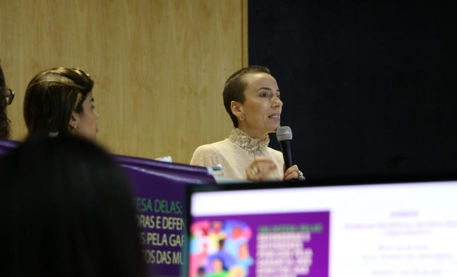 Professora adjunta da Faculdade de Direito da UFPR e palestrante, Taysa Schiocchet