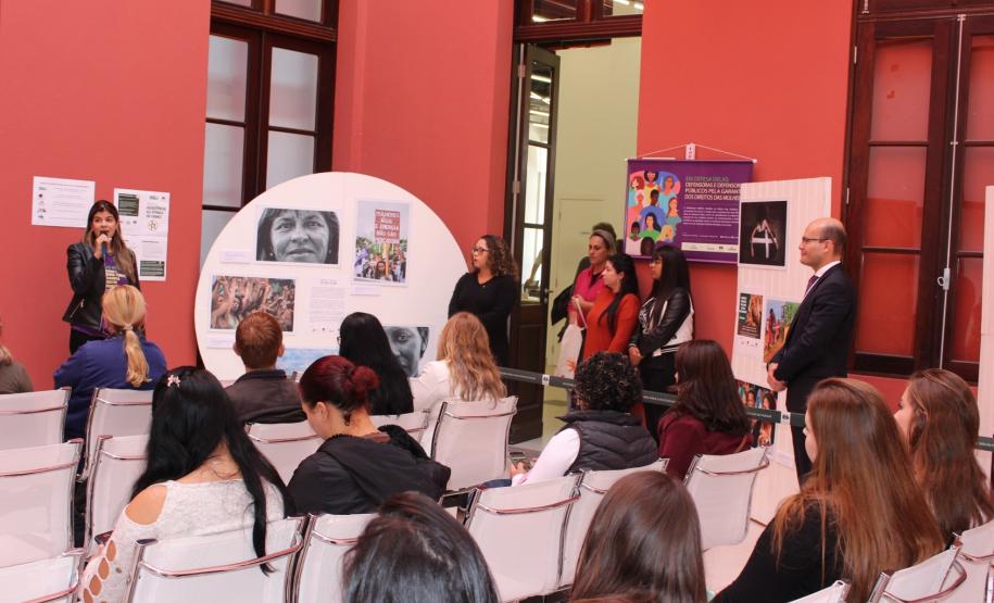 Na ocasião de lançamento da exposição, a curadora e defensora pública do Espírito Santo, Mariana Sobral, comentou sobre como o rompimento das barragens atinge as mulheres que vivem nas redondezas