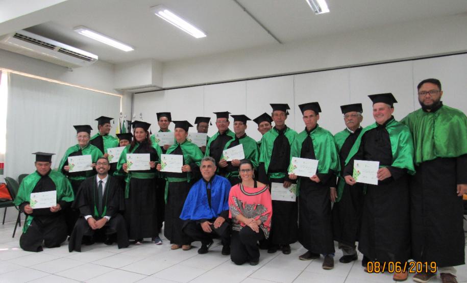 Formandos e realizadores da turma de operadores em direitos étnicos e coletivos Ilhéus do Rio Paraná.