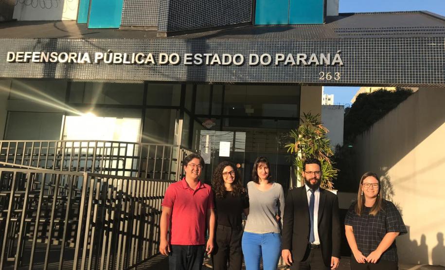 NUDIJ segue rotina de inspeção das unidades de internação de adolescentes no interior Defensor público auxiliar do Núcleo da Infância e Juventude, dr. Fernando Redede, reunido com a equipe da DPE-PR em Londrina
