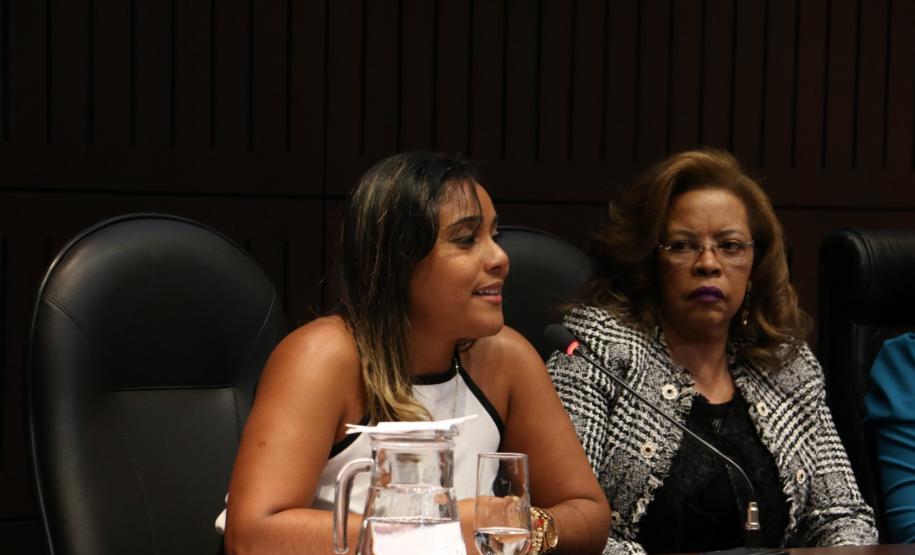 Defensora Pública palestra sobre violência contra mulher negra Dra. Flora Vaz Cardoso Pinheiro