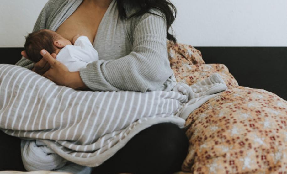 Agosto Dourado: NUDEM esclarece dúvidas jurídicas sobre amamentação Imagem ilustrativa.