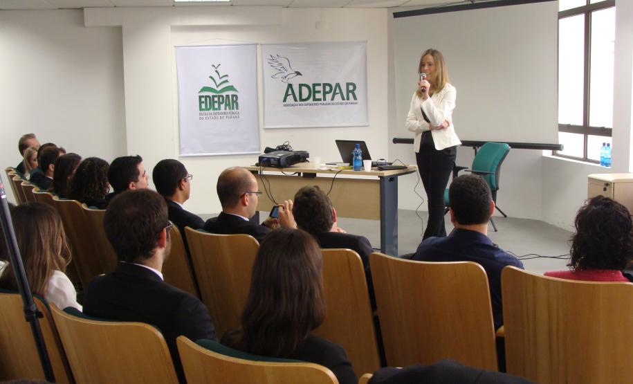 O I Encontro em comemoração ao Dia do Defensor Público foi uma realização da Associação dos Defensores Públicos do Estado do Paraná (ADEFPAR) e da Escola da Defensoria Pública.