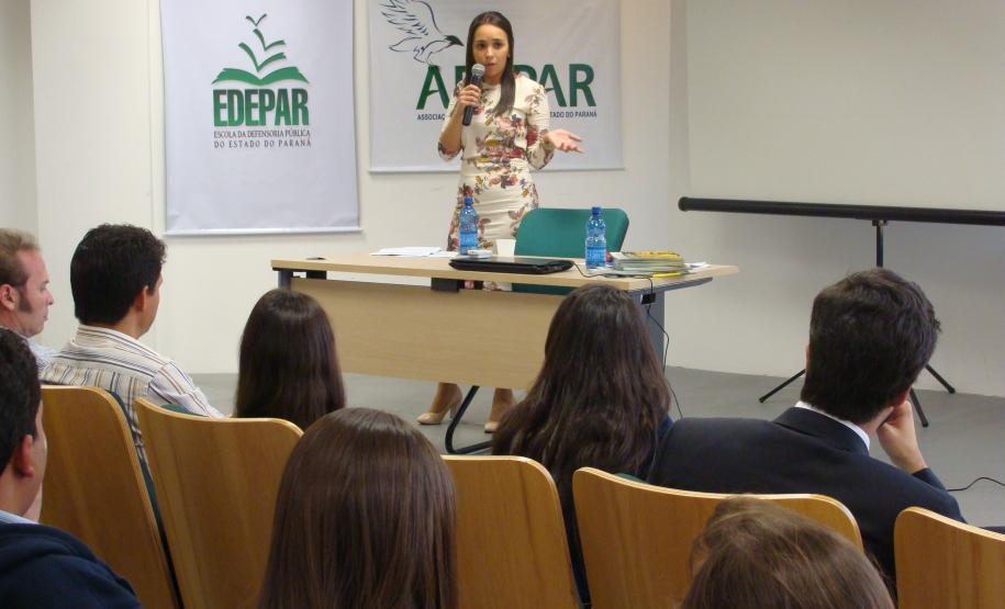 A defensora Claudia da Cruz Simas de Rezende (Infância e Juventude Infracional).