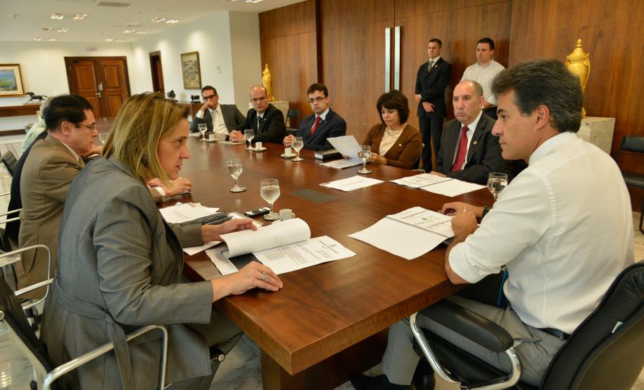 Paraná volta a discutir ações para reduzir superlotação carcerária.