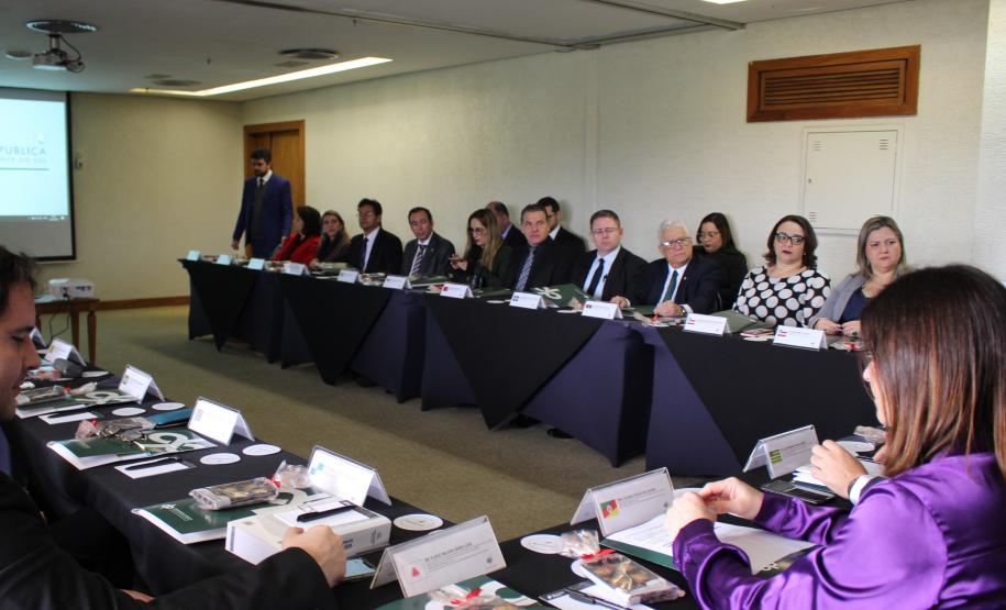 Corregedoria-Geral da DPE-PR marca presença em reunião do CNCG