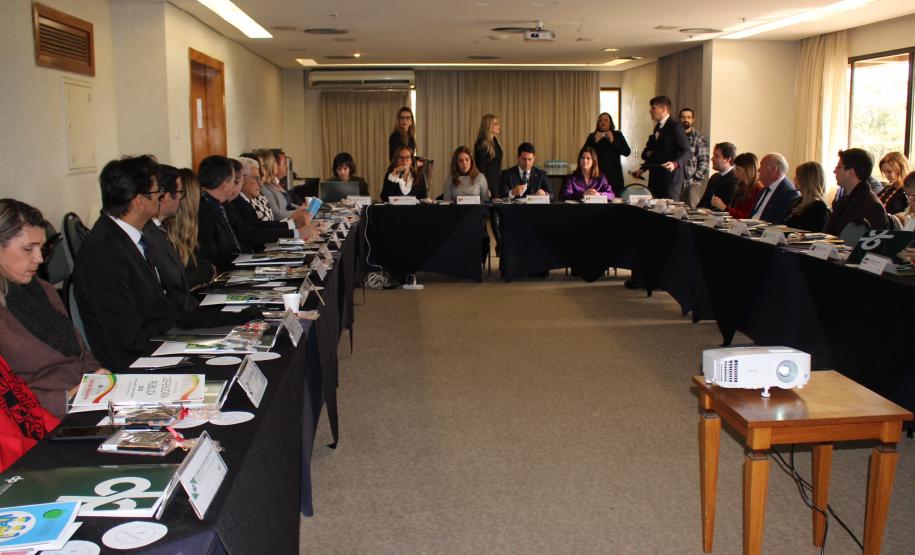Corregedoria-Geral da DPE-PR marca presença em reunião do CNCG
