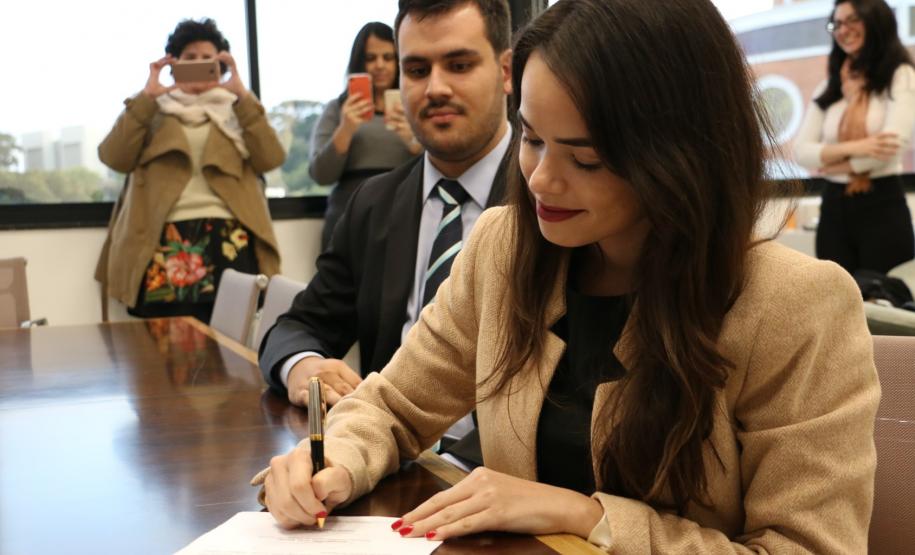 DPE-PR empossa novos(as) Defensores(as) Públicos(as) Terena Figueredo Nery.