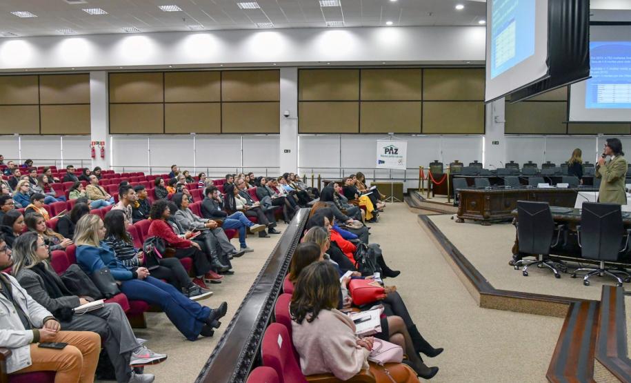 NUDEM participa do VI Seminário da Justiça pela Paz em Casa NUDEM participa do VI Seminário da Justiça pela Paz em Casa