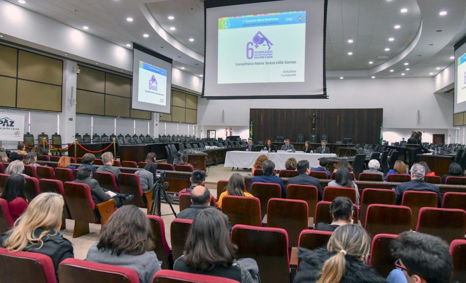 NUDEM participa do VI Seminário da Justiça pela Paz em Casa NUDEM participa do VI Seminário da Justiça pela Paz em Casa