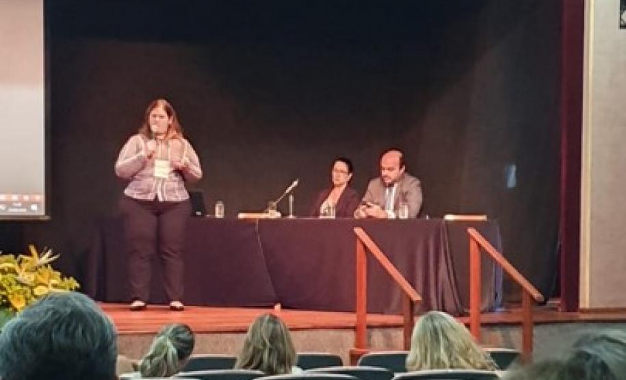 Dr. Marcelo Lucena Diniz mediando painel de Teses.