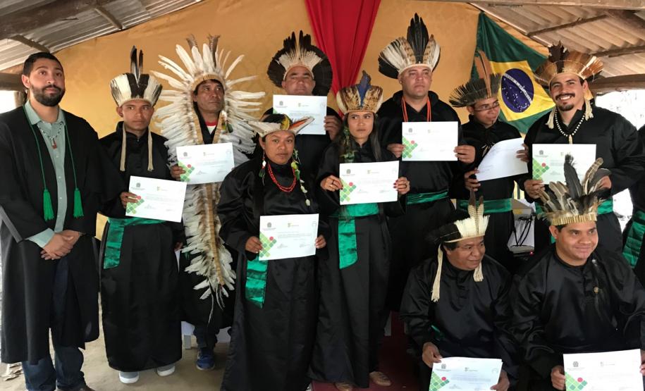 NUCIDH participa de formatura do Curso Operadores de Direitos Étnicos e Coletivos O curso foi realizado pelo povo indígena Guarani Nhandewa que vive no norte pioneiro do Estado