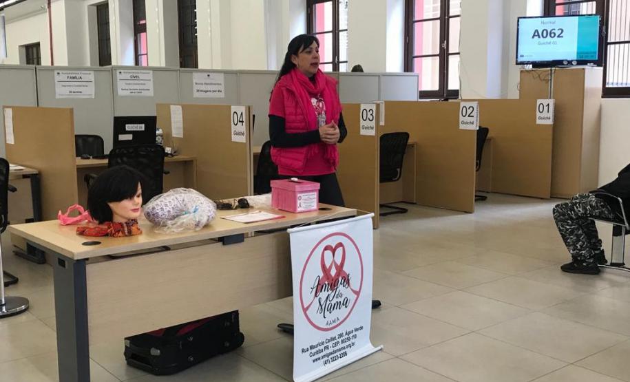 Projeto “Educação em Direitos: Saúde da Mulher” tem sua 5ª palestra A voluntaria da AAMA, Daniele Banzzato.